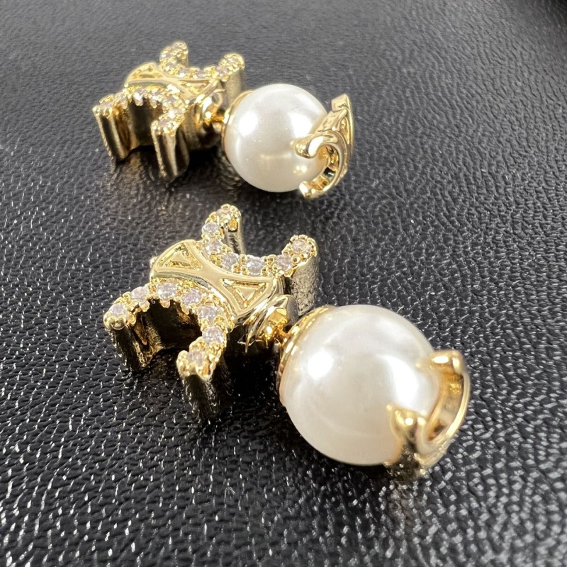 Ce**e earrings